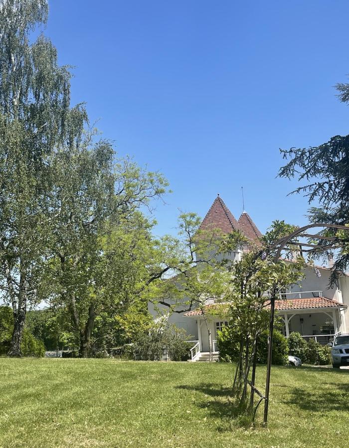 Domaine Des Peyries - Chambres Et Table D'Hotes Saint-Barthelemy-d'Agenais المظهر الخارجي الصورة